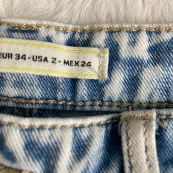 Short shorts - Picture 6 of 11